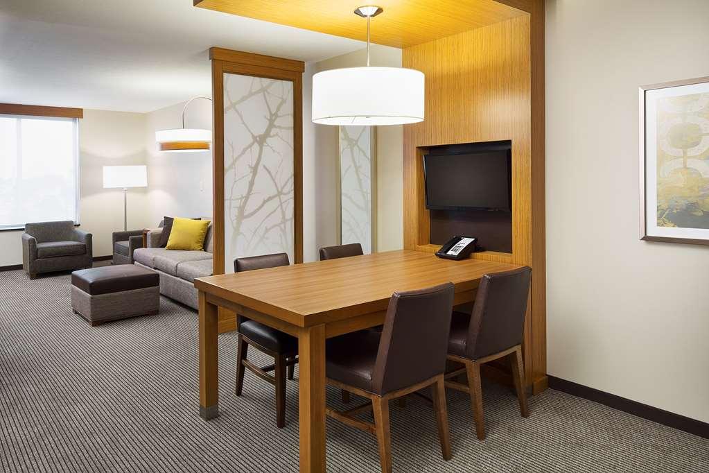 Hyatt Place Chicago Midway Airport Hotel Bedford Park Room photo